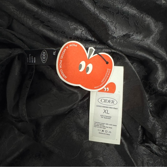 Elegant Black Satin Dress - Picture 13 of 14